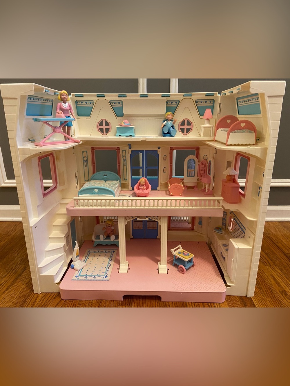 Fisher Price Loving Family Dream Folding Doll House 1993 w/ Accessories Figures